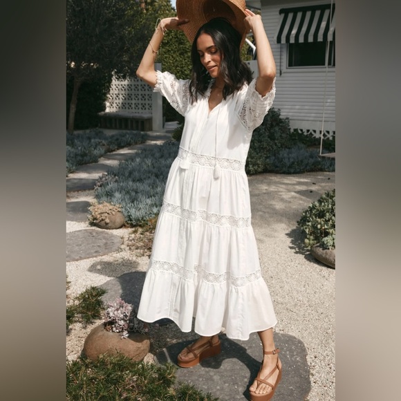 En Saison Dresses & Skirts - En Saison Tiered Lace Detail Midi Dress